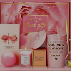 Pink Gift Set with Mug and Accessories
Mother’s Day Gift